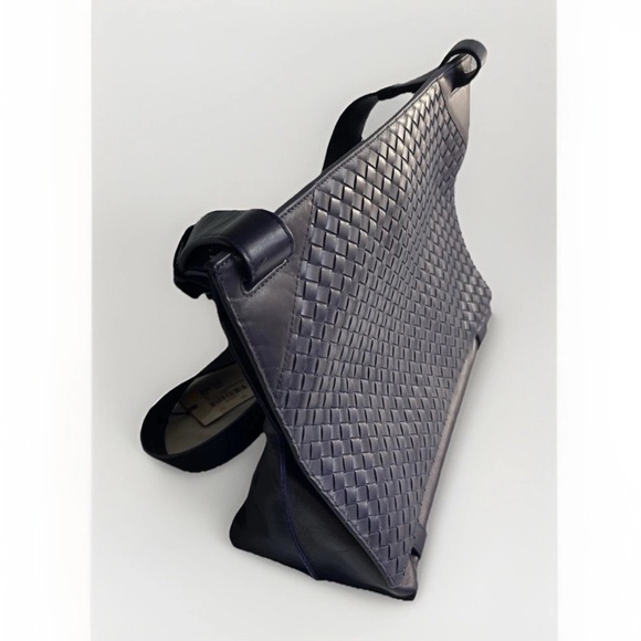 Bottega Veneta Laptop Crossbody Bag —SOLD— - Picture 2 of 11